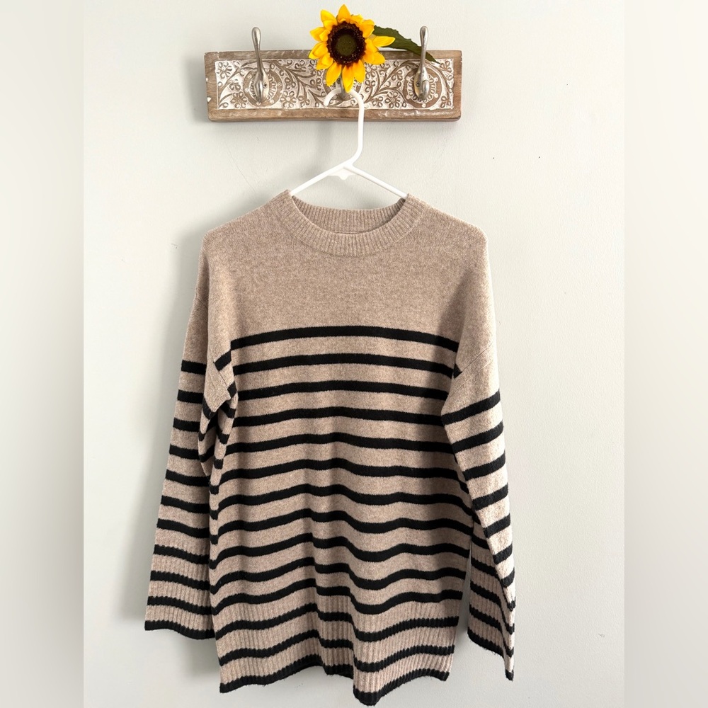 A NEW DAY Women’s Black and Taupe Striped Crew Neck Tunic Sweater-Size Small